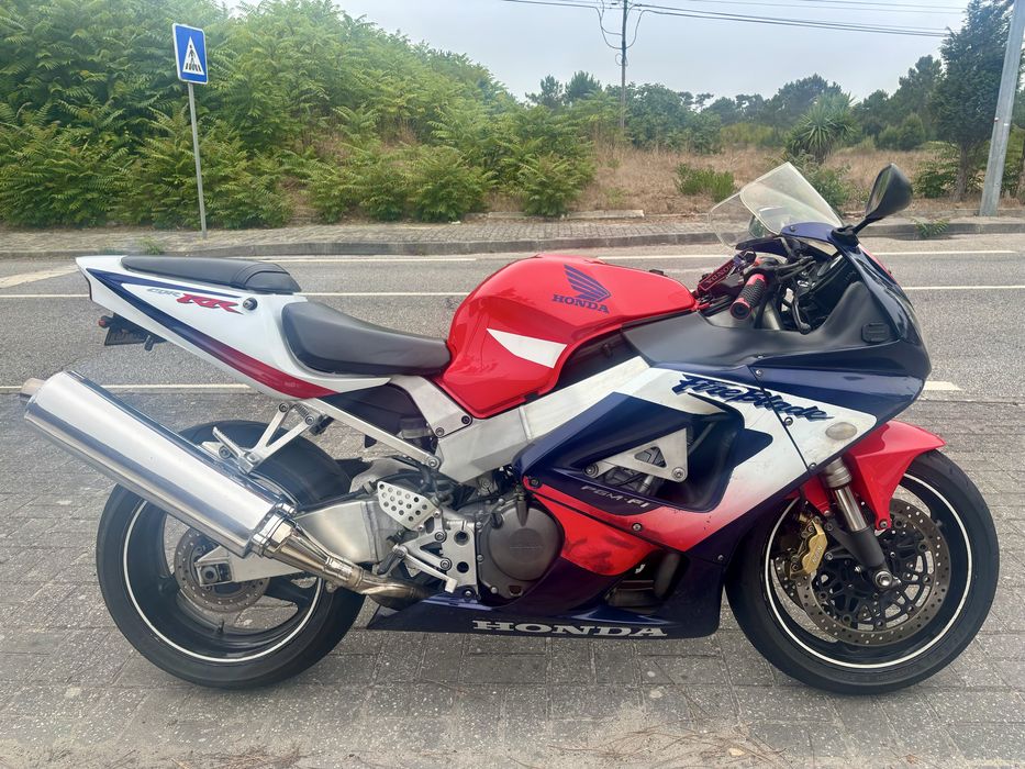 Honda CBR 929 RR Tricolor ou troco por Jipe