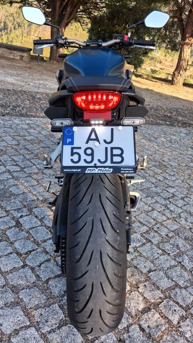 Honda CB 650R Neo Sports Café  95cv