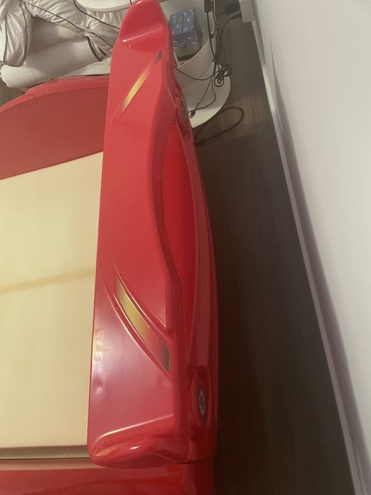 Cama faisca mcqueen carro com luzes e som a funcionar