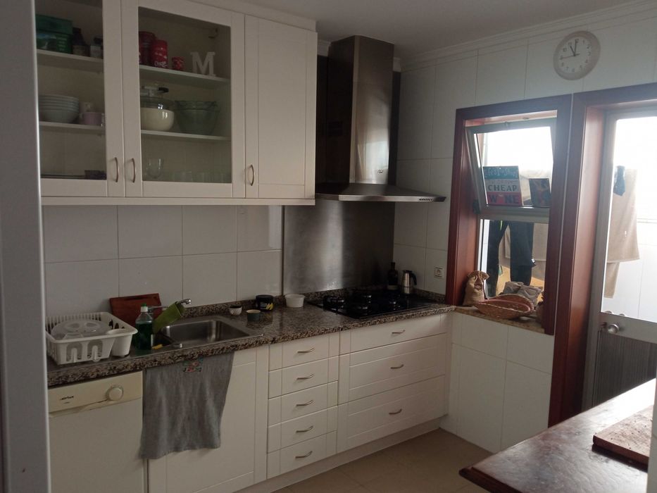Quarto mobilado no centro de Espinho