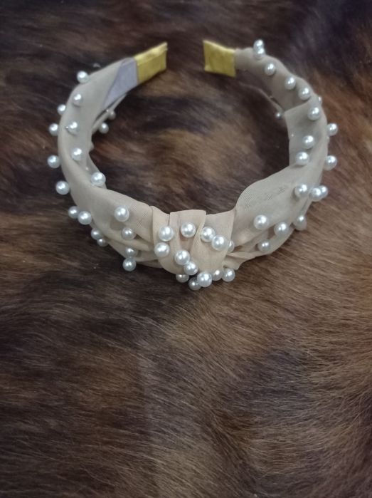 Обруч для волос с жемчугом. Ручная работа