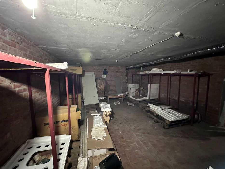 Продаж підвального приміщення поруч з Оптовим ринком