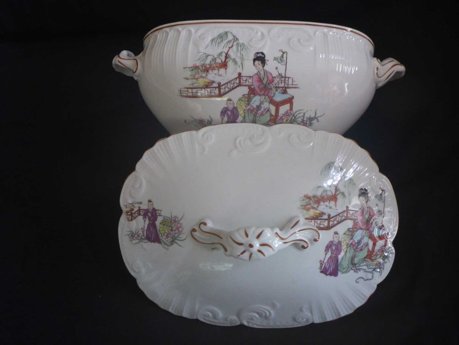 VISTA ALEGRE Travessa grande com tampa motivos Japoneses Muito antiga