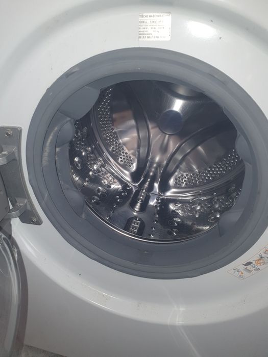 Máquina de lavar avariada