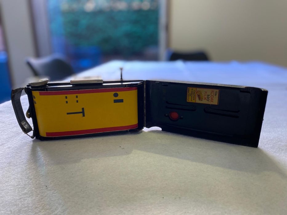 Máquina fotográfica antiga Kodak six-20 folding camera made in London