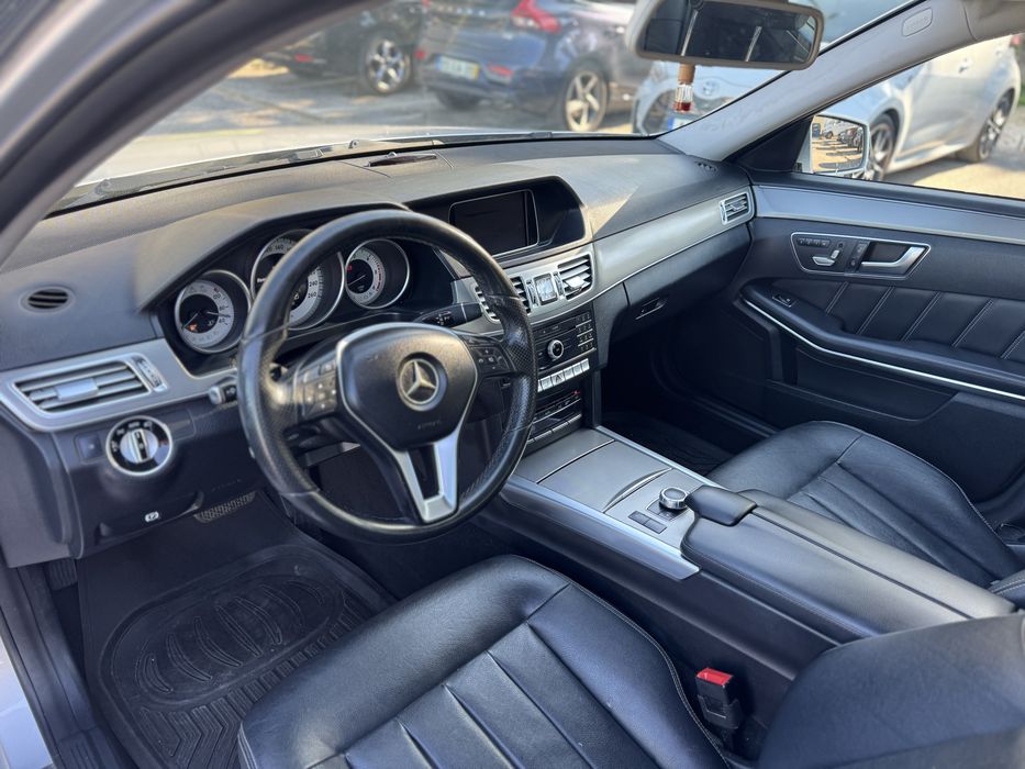 Mercedes E350 diesel ano 2015 em bom estado geral.