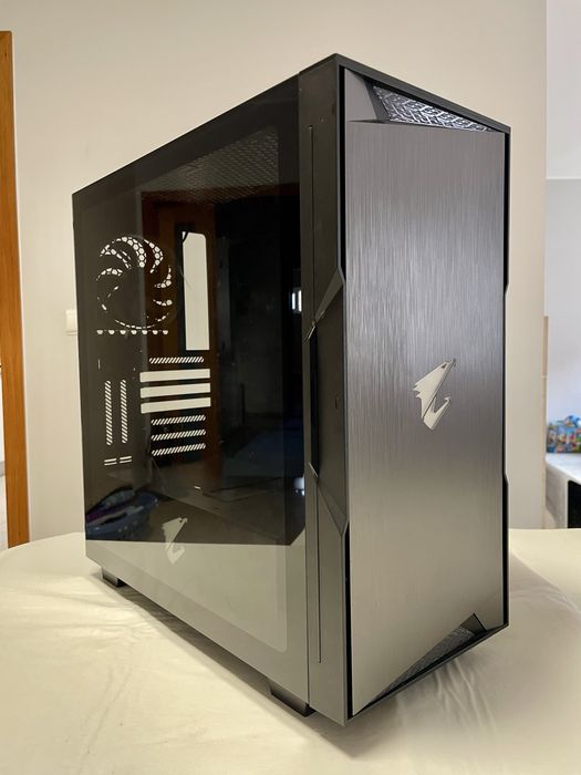 Gigabyte Aorus c300 glass rgb