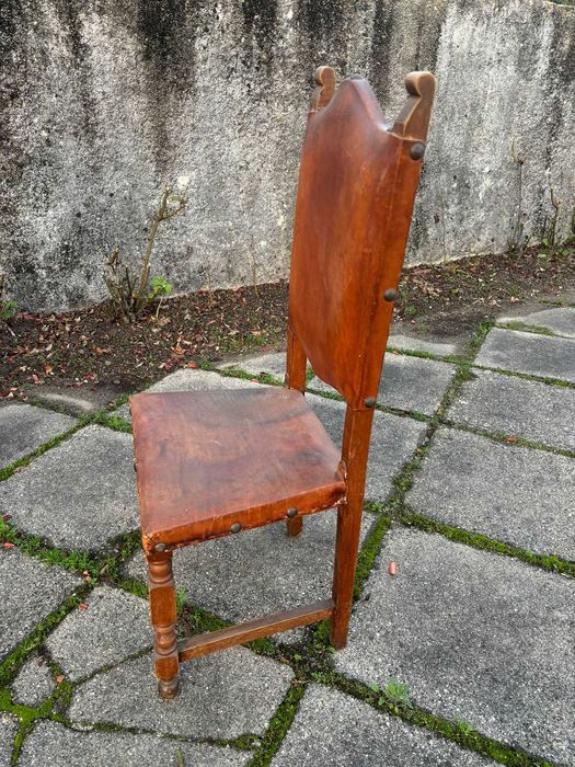 Cadeira sala de jantar em madeira e couro