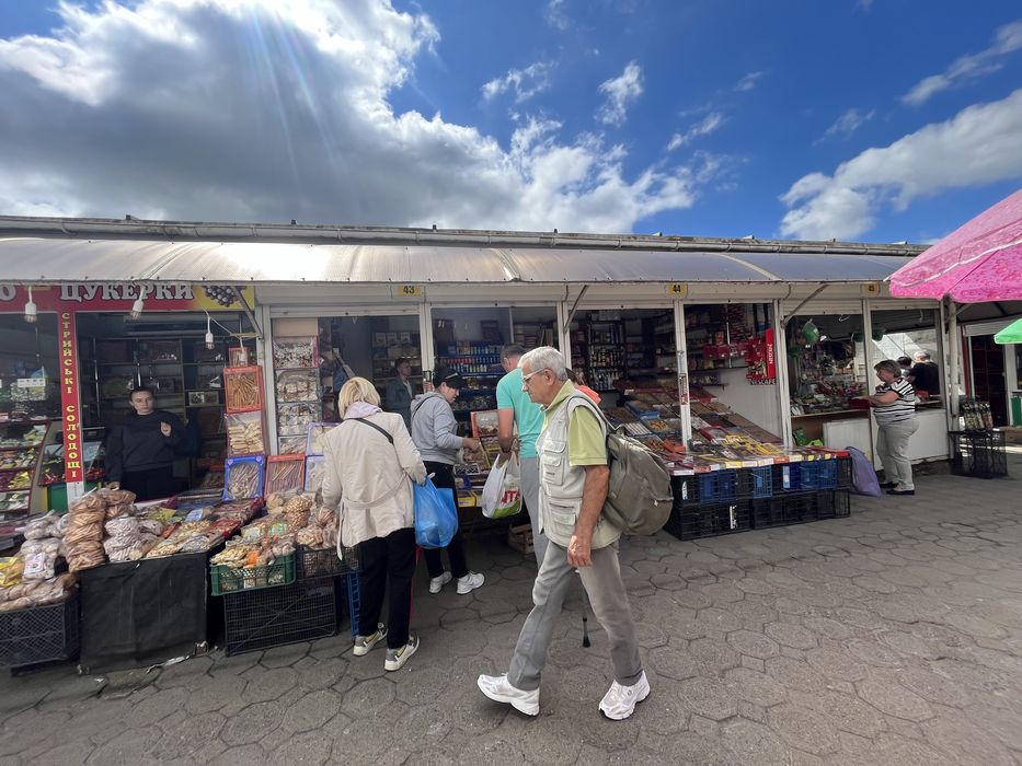 Продаж готового бізнесу два спарені кіоски на ринку