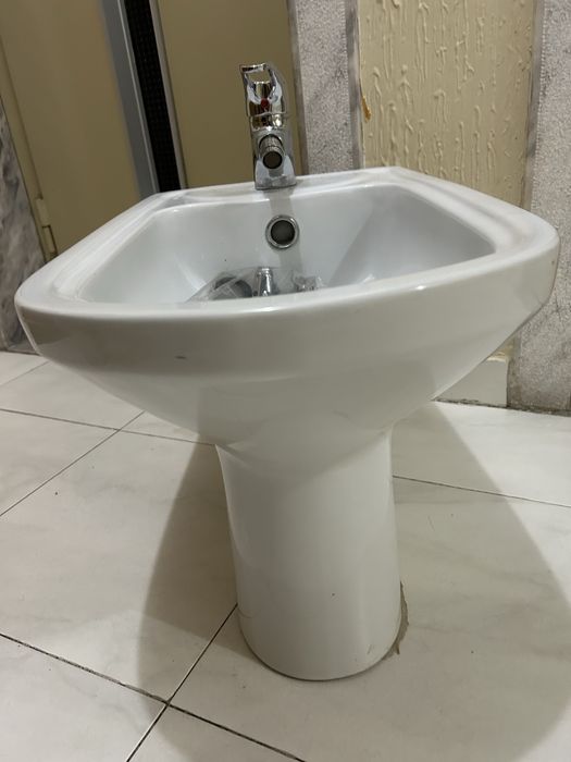 Bidé branco marca Valadares