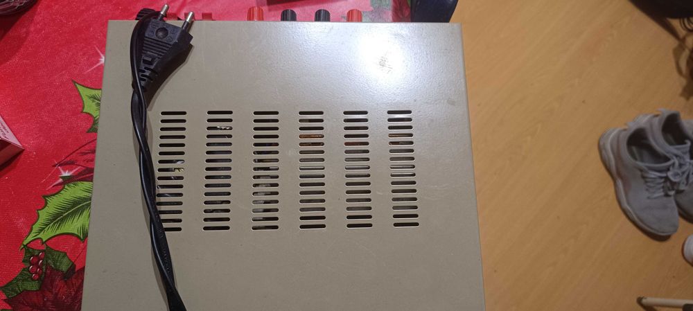 Vendo amplificador  semi-novo