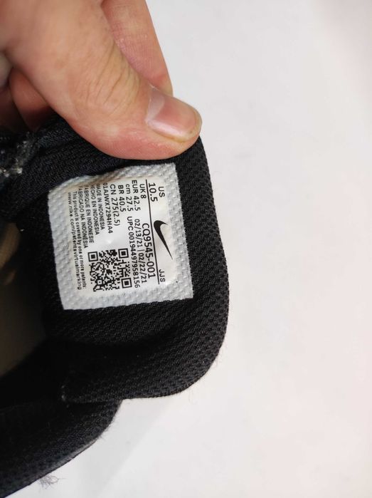 - Nike Legend Essential - Buty do biegania r. 42,5