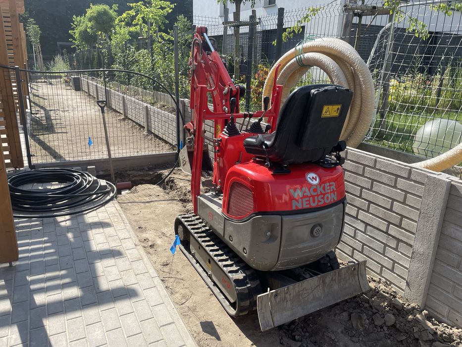 Roboty ziemne usługi minikoparka miniładowarka AVANT JCB bobcat