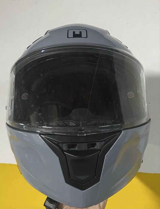 Capacete cinzento