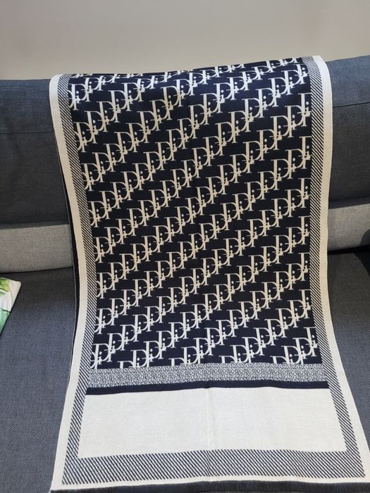 Zimowy szal na wzór Diora