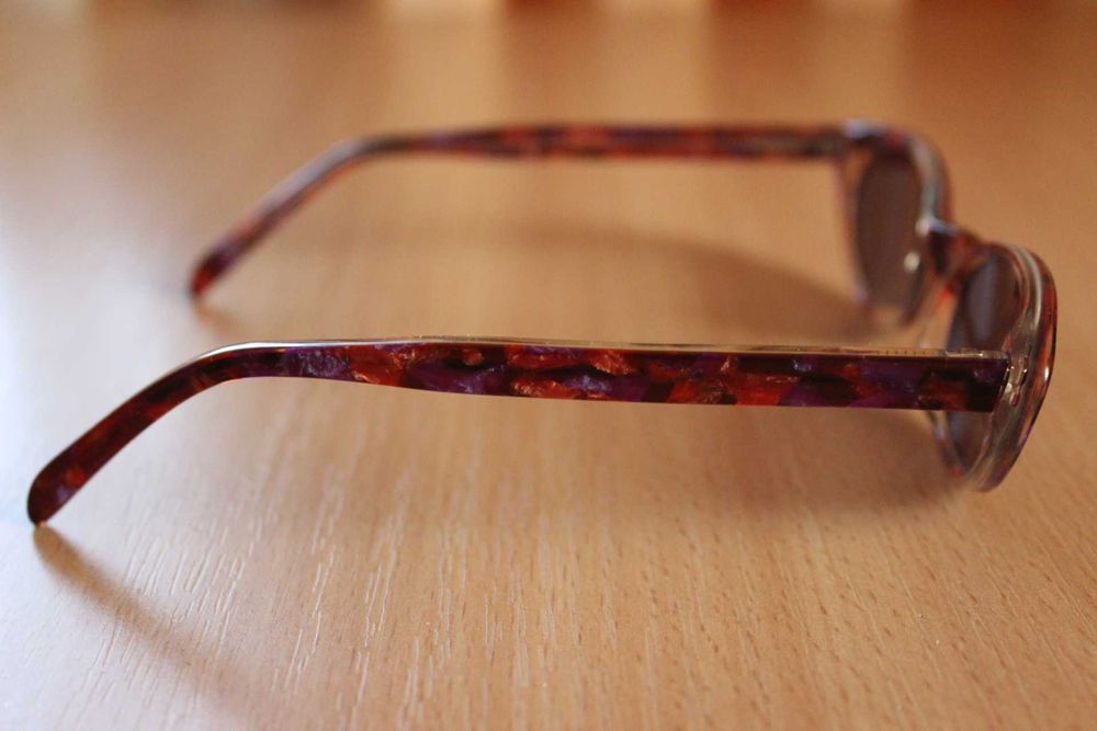 Очки солнцезащитные женские.