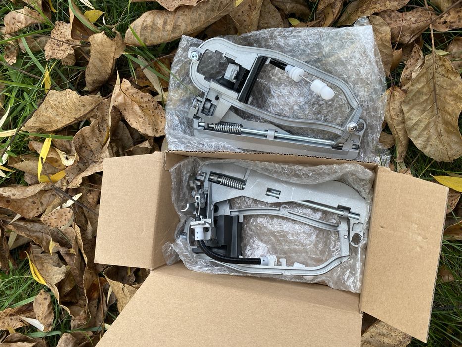 Механізм відкривання дверей BMW x5 e53. Кронштейн ручки дверей. Скілєт