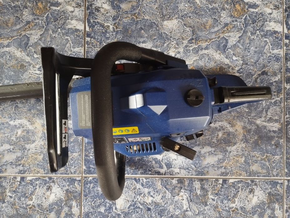 Motosserra Einhell com pouco uso muito bom.