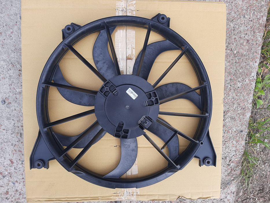 Дифузор радіатора вентилятор Dodge Journey