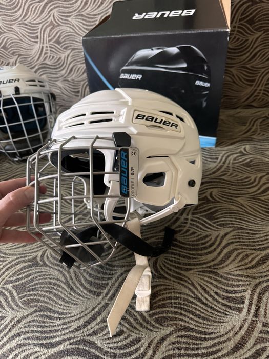 Дитяча хокейна форма JR б/у стан нових шолом, шорти , захист , ковзани