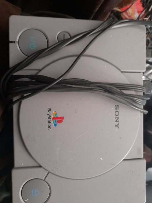 Super nintendo com um jogo e transformador e, a funcionar direitinho.