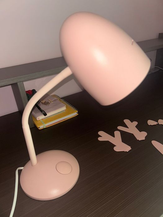 Candeeiro de secretária com adereços