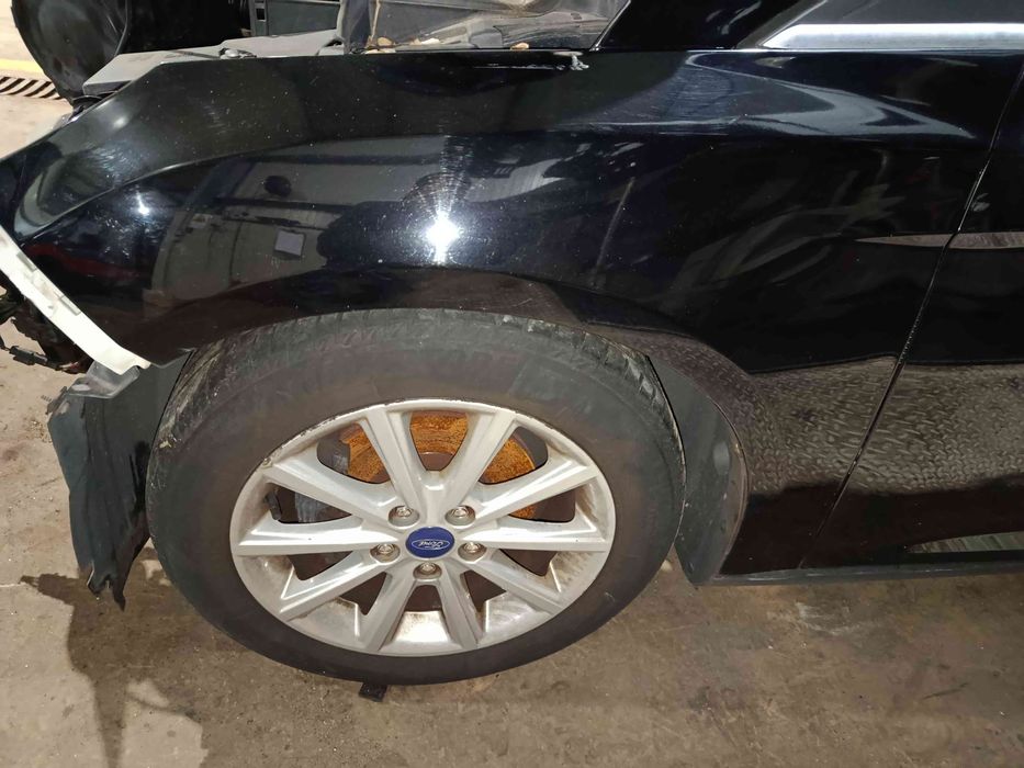 Guarda-lamas esquerdo FORD Focus III