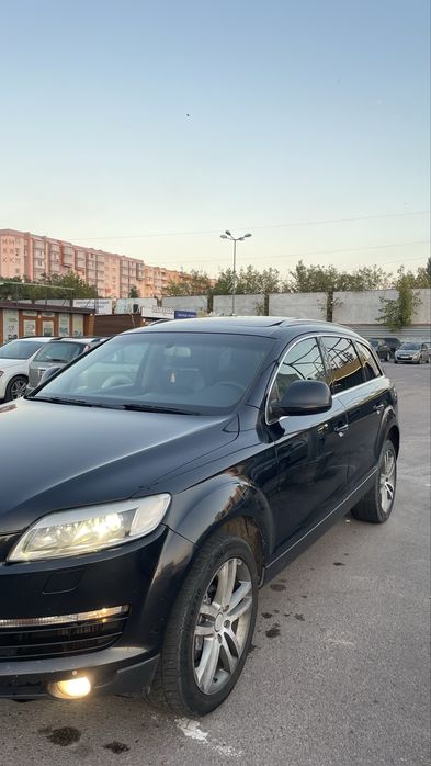 Ауді Q7 Нерозмитнена