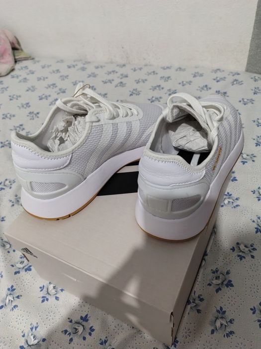Tênis adidas novos 38,5