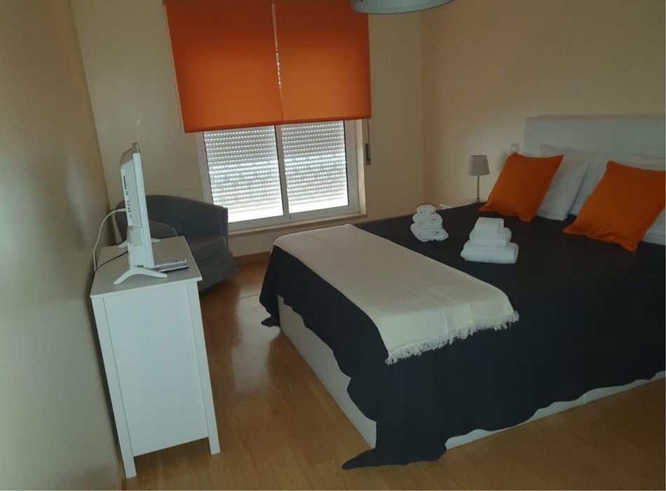 Apartamento T2 ferias condominio garagem 400mts praia