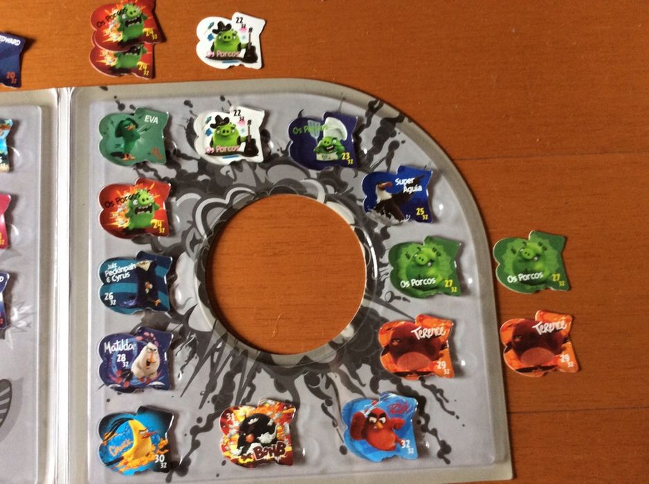 Caderneta Angry Birds (Pelos Ares) +18 discos voadores e Frumania