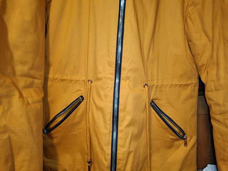 Kurtka w kolorze złotym