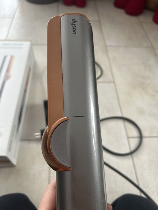 Dyson airstrait prostownica