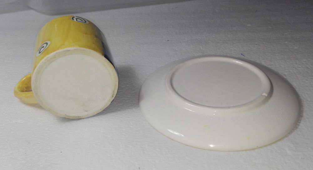 Chavena e pires amarelo