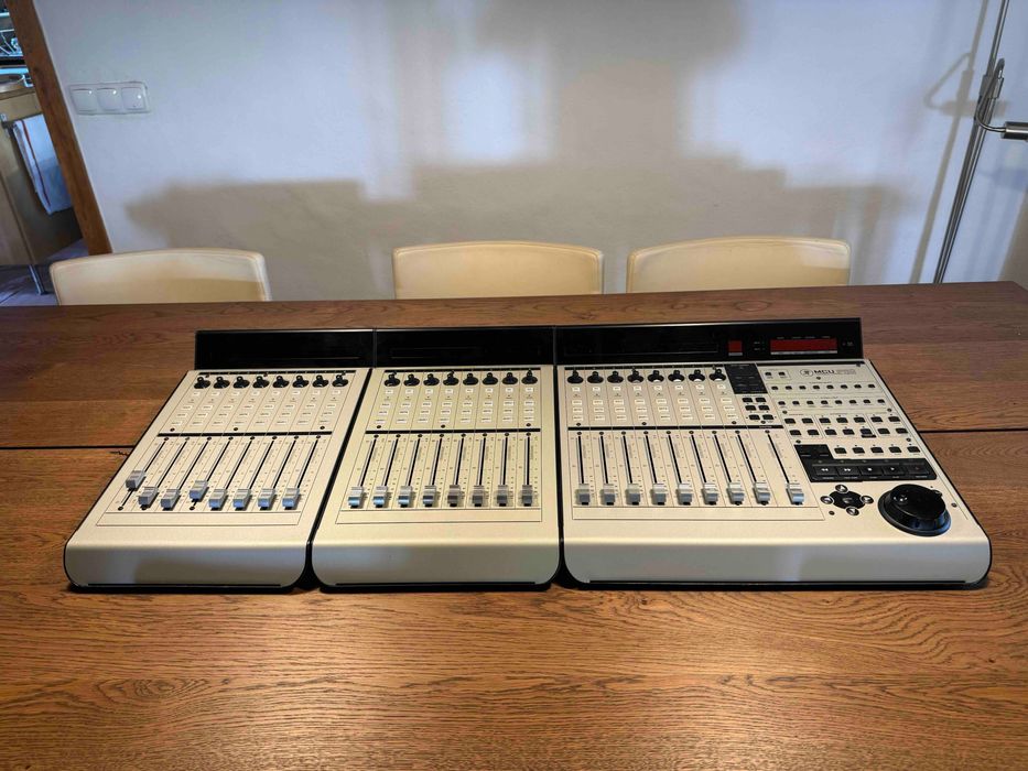 SUPERFÍCIE DE CONTROLO MACKIE para digital audio workstation