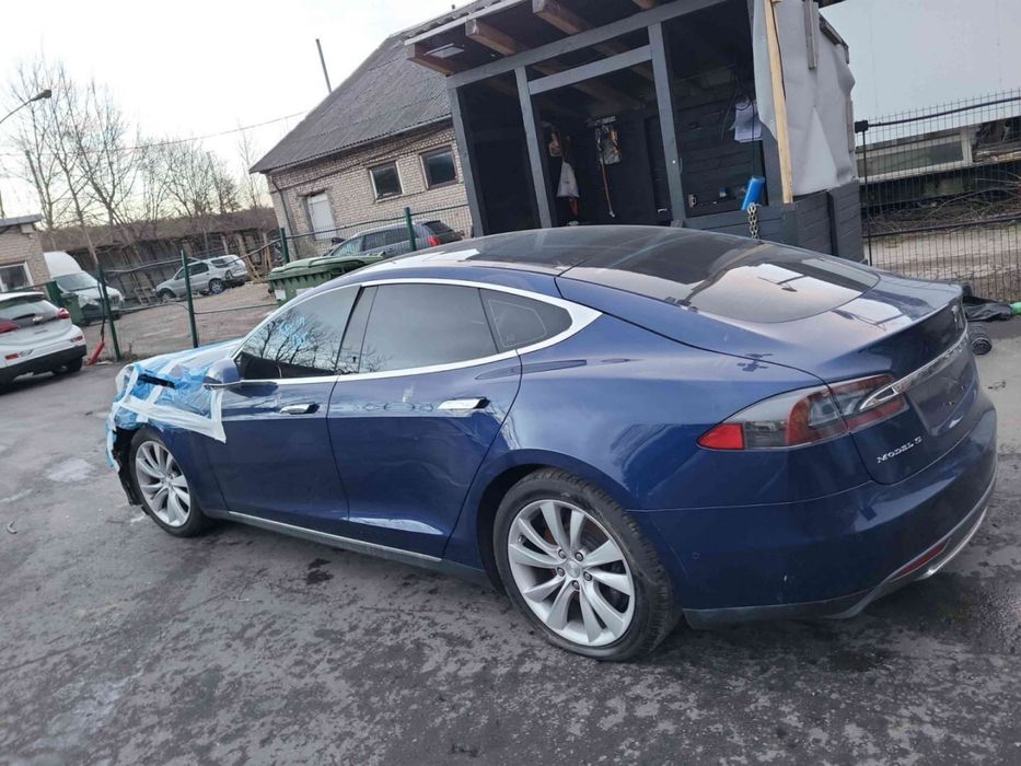 Tesla S 12-20 кузовні запчастини