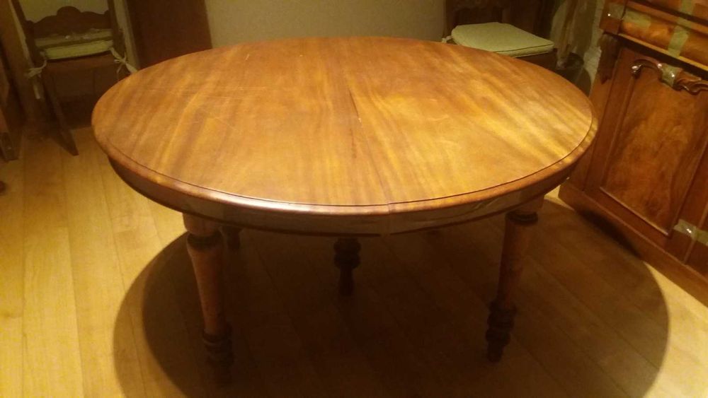 Mesa de jantar victoriana com seis cadeiras