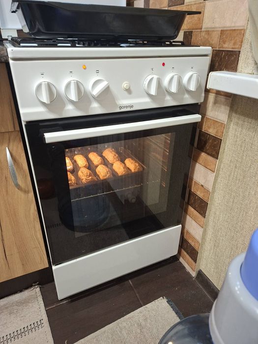 Продам газовую плиту