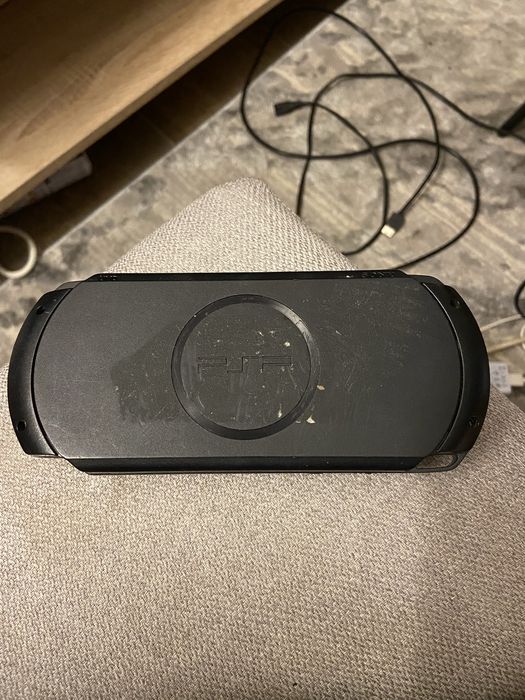 PSP com carregador original Sony.