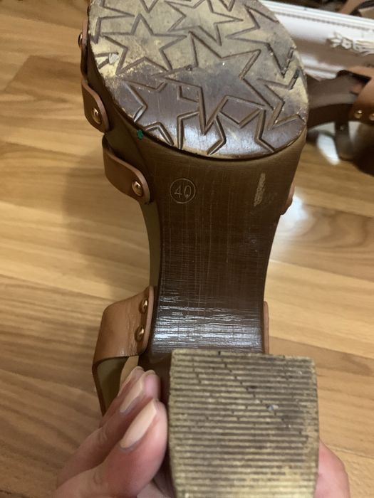 Продам босоножки сандалі