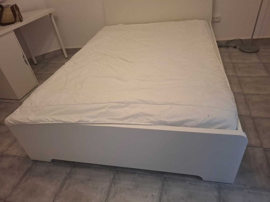 Cama de casal 140x200 com estrado ripado