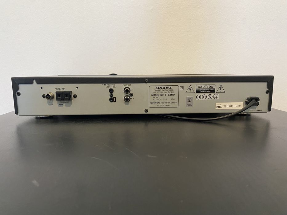 FM стерео тюнер Onkyo T 4300