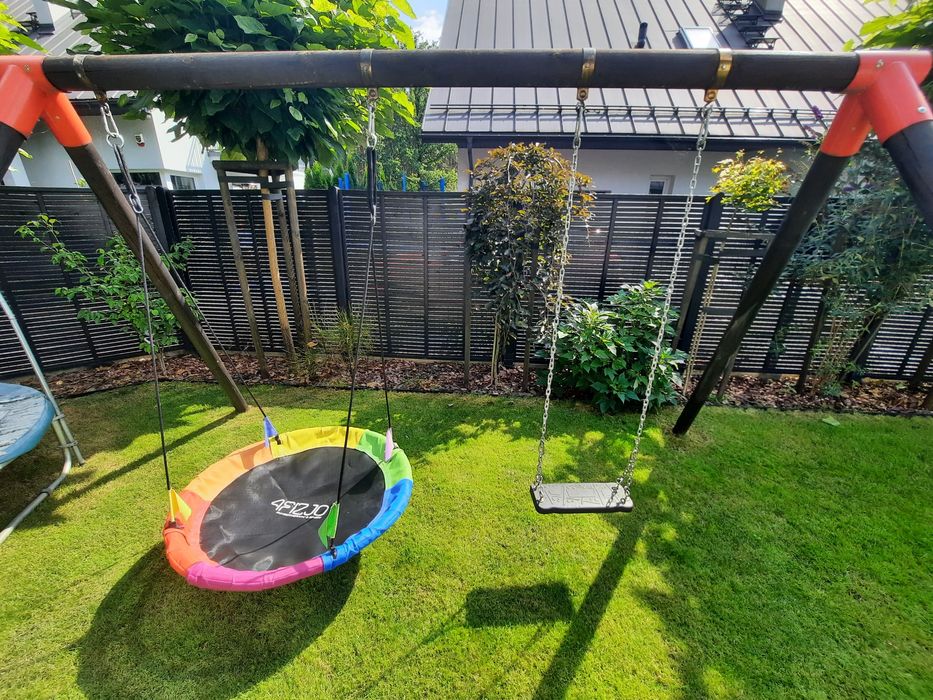 Huśtwaka jak nowa. Kompletna z nowym bocianim gniazdem