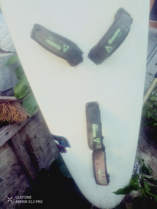 Prancha de surf usada mas em bom estado