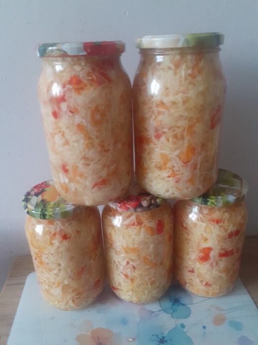 Przetwory warzywne,  sałatki ,buraczki, kiszona kapusta i inne