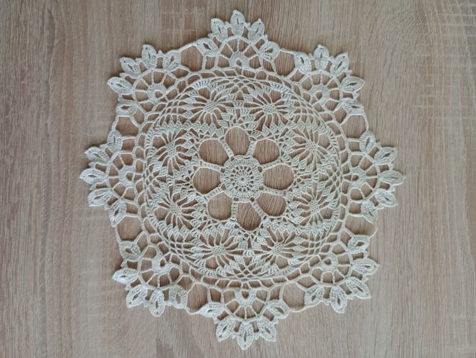 Serwetka szydełkowa 27 cm