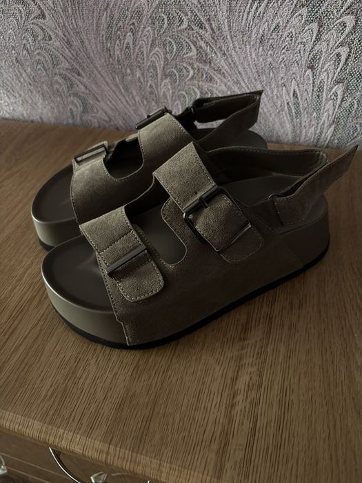 Нові босоніжки натуральна замша