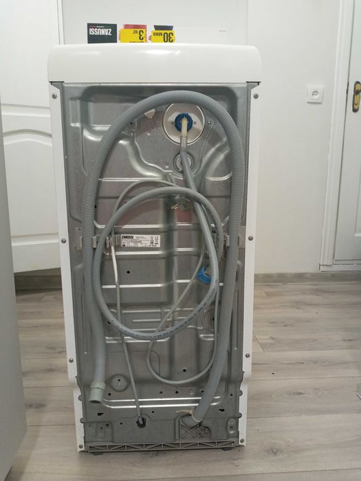 Стиральная машина Zanussi ZWQ61015WA