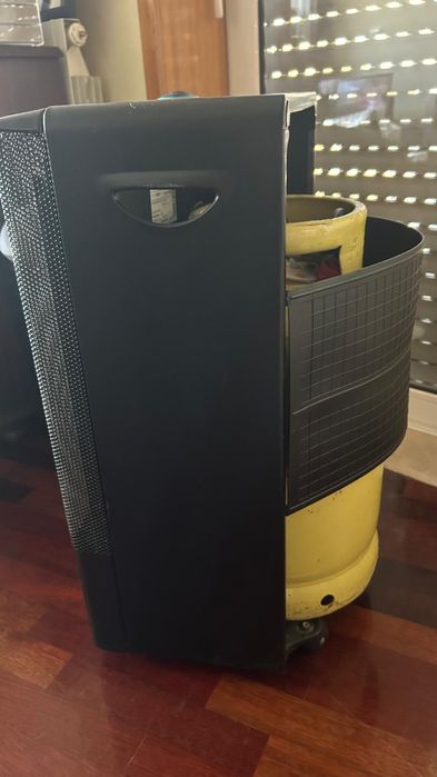 Aquecedor a gás Ufesa + garrafa de gás vazia + respetivo adaptador