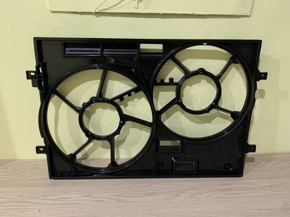 Volkswagen VW Tiguan 2 Allspace Передня Центральна Решітка Радіатора